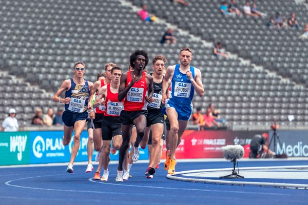 Mohamed Mohumed (LG Olympia Dortmund), Marius Probst (TV Wattenscheid 01), Maximilian Feist (LG Olympia Dortmund), Marc Tortell (Athletics Team Karben) waehrend der deutschen Leichtathletik-Meisterschaften im Olympiastadion am 25.06.2022 in Berlin